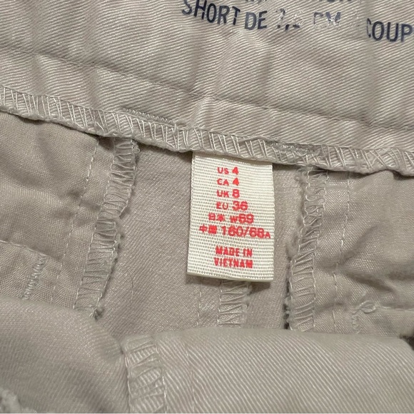 Khakis by GAP The City 3 Inch Tan Shorts Size 4 - Picture 6 of 7